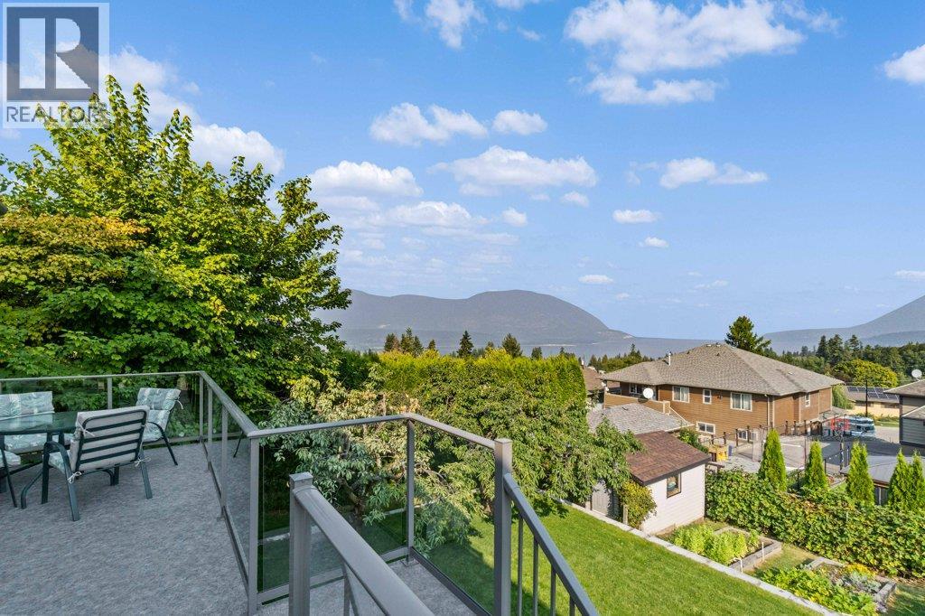 2121 3 Avenue SE, Salmon Arm