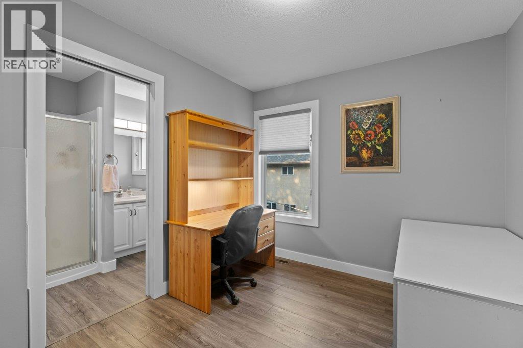 2121 3 Avenue SE, Salmon Arm