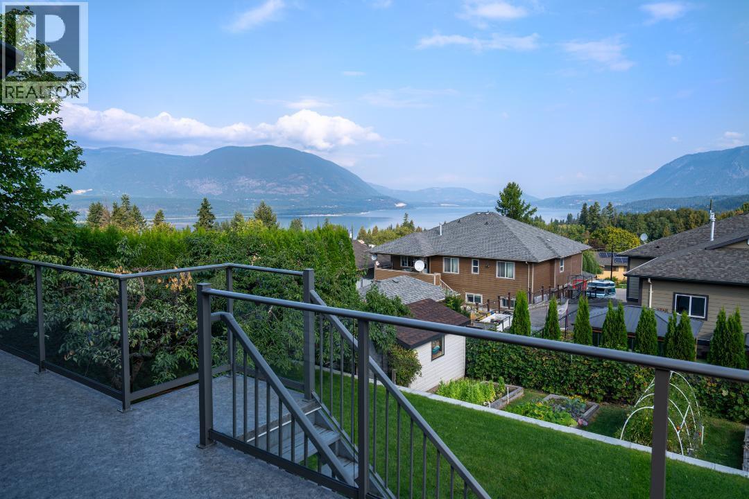 2121 3 Avenue SE, Salmon Arm
