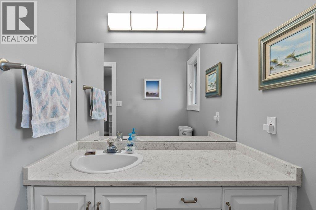 2121 3 Avenue SE, Salmon Arm