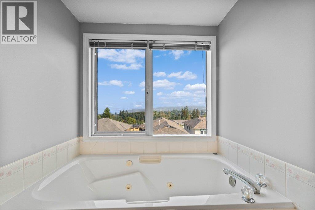 2121 3 Avenue SE, Salmon Arm