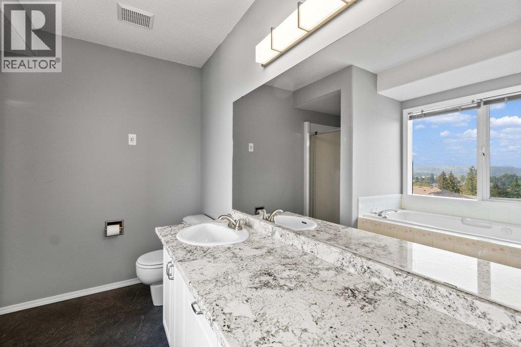 2121 3 Avenue SE, Salmon Arm