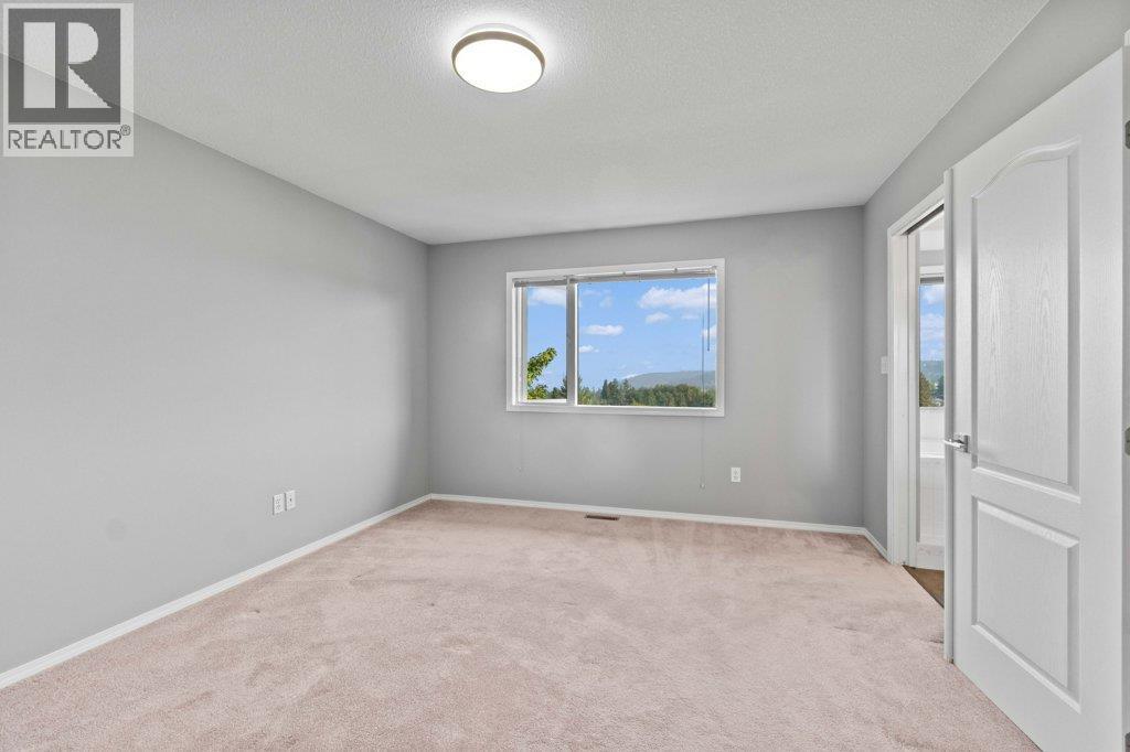 2121 3 Avenue SE, Salmon Arm