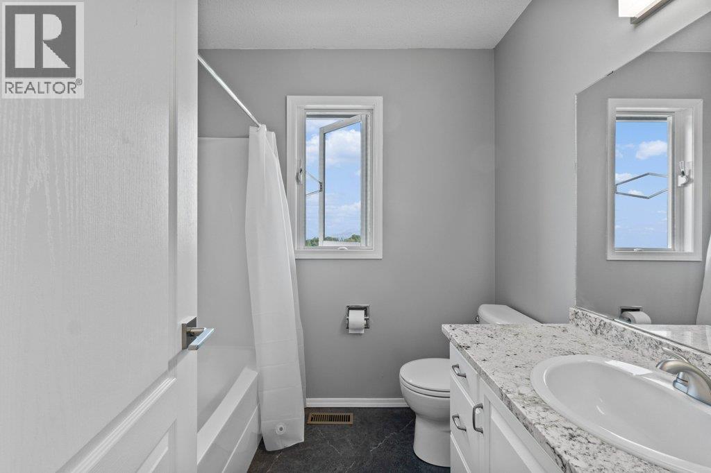 2121 3 Avenue SE, Salmon Arm