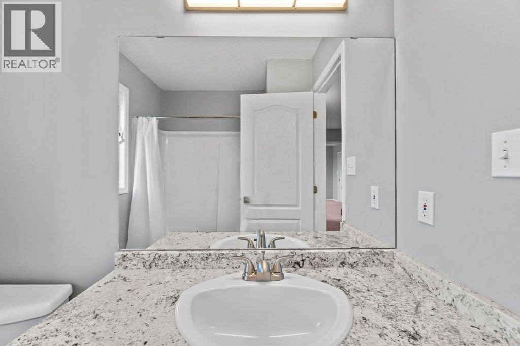 2121 3 Avenue SE, Salmon Arm