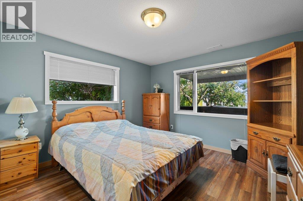 2121 3 Avenue SE, Salmon Arm