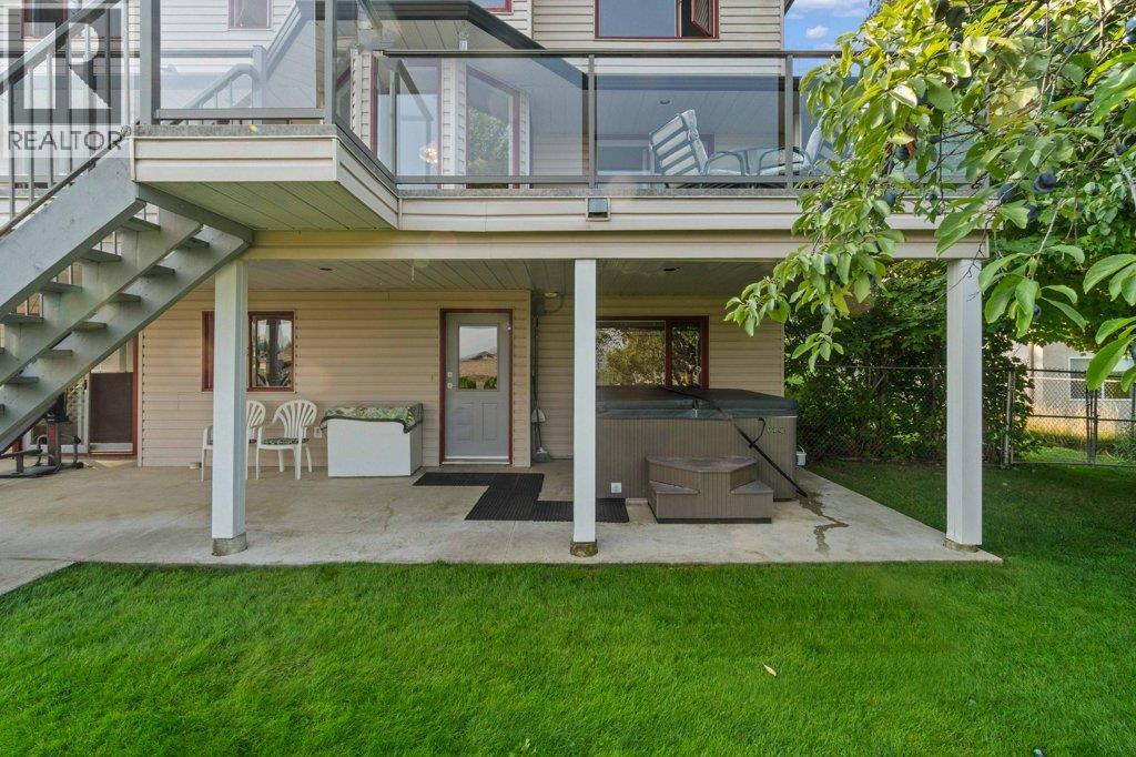 2121 3 Avenue SE, Salmon Arm