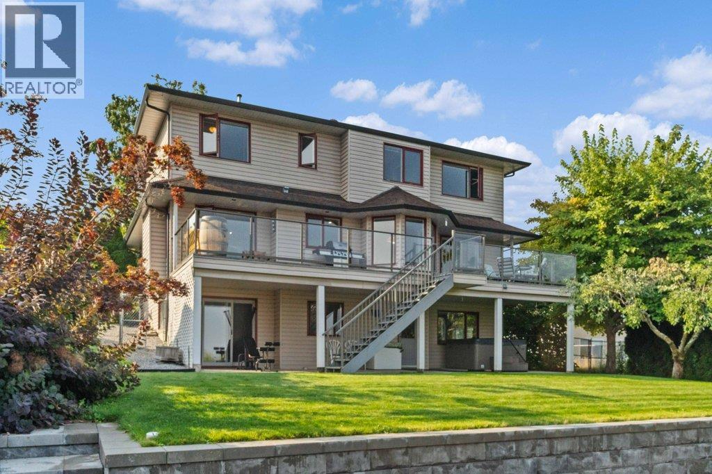 2121 3 Avenue SE, Salmon Arm