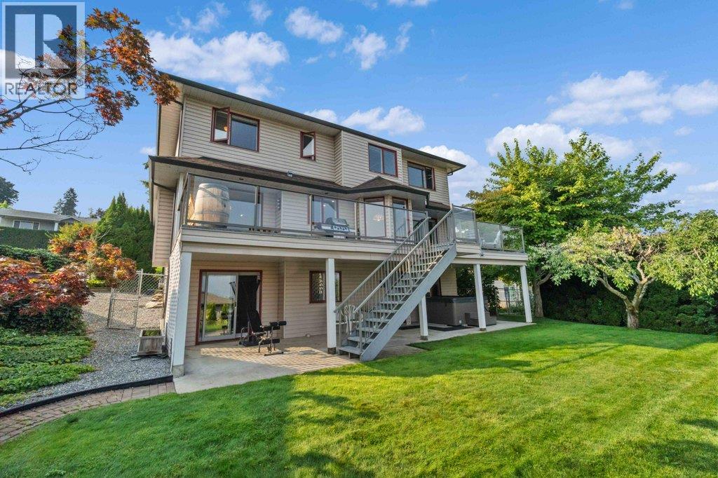 2121 3 Avenue SE, Salmon Arm