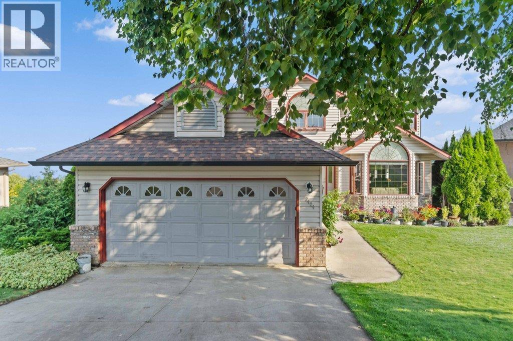 2121 3 Avenue SE, Salmon Arm