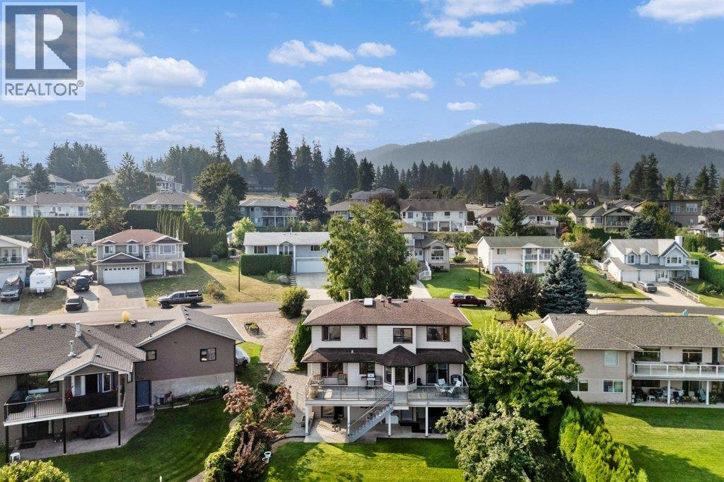 2121 3 Avenue SE, Salmon Arm