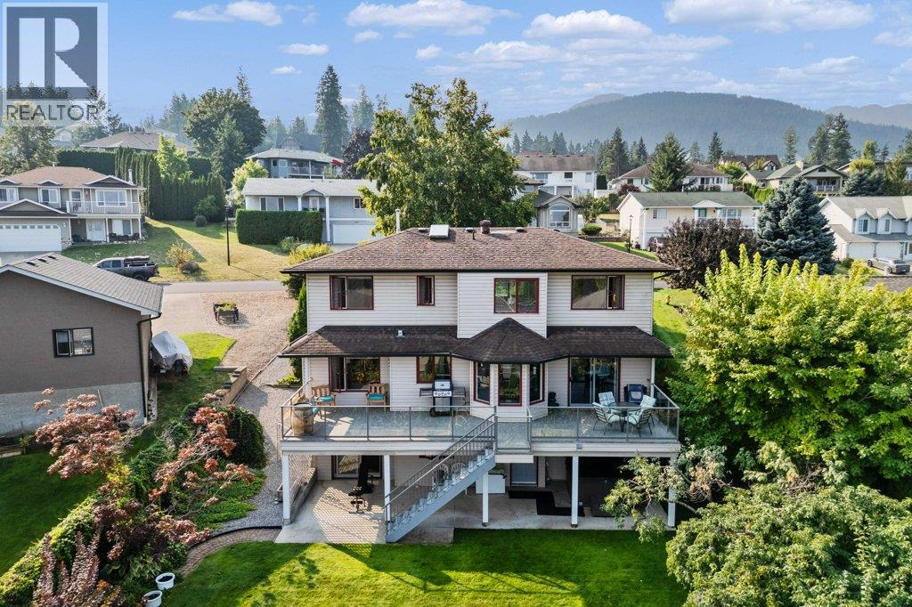 2121 3 Avenue SE, Salmon Arm