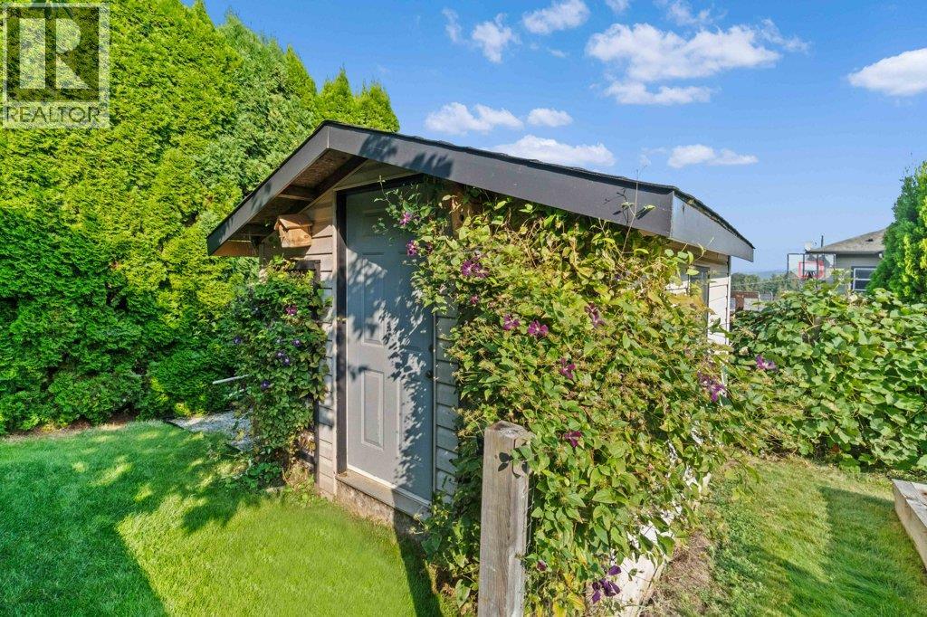 2121 3 Avenue SE, Salmon Arm