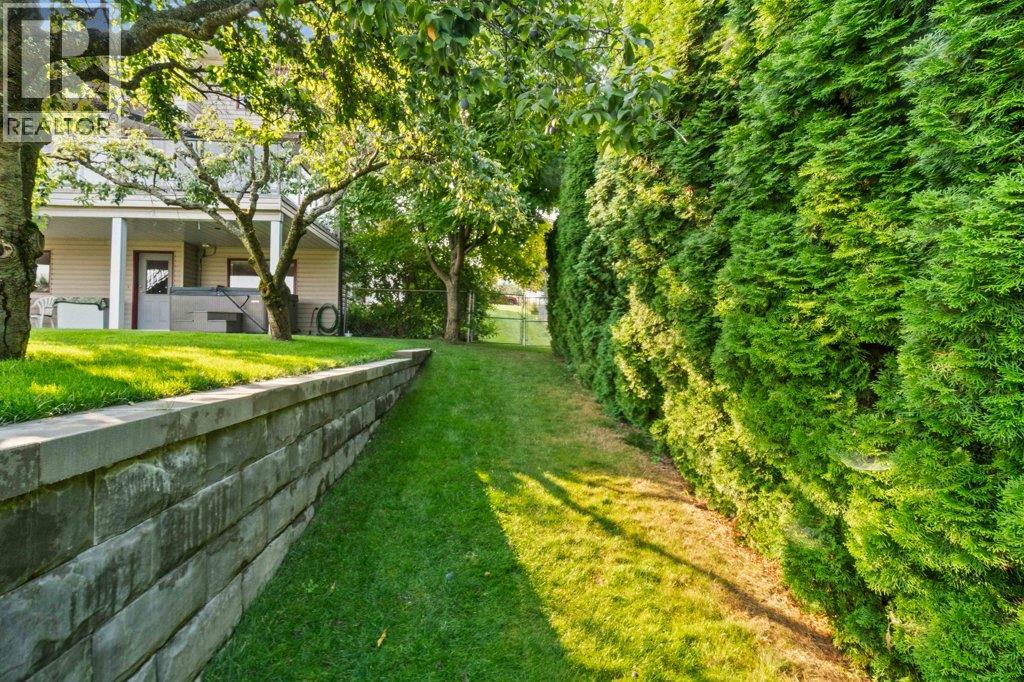 2121 3 Avenue SE, Salmon Arm