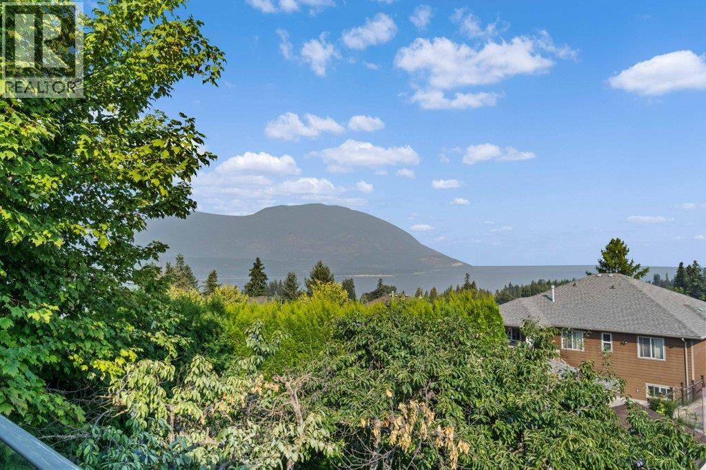 2121 3 Avenue SE, Salmon Arm