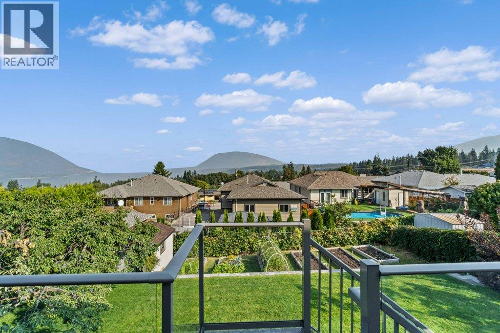 2121 3 Avenue SE, Salmon Arm