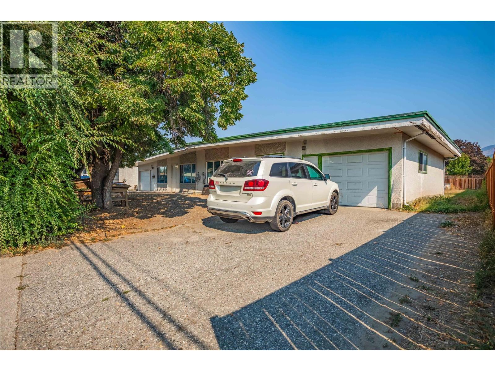  715B Gerstmar Road, Kelowna