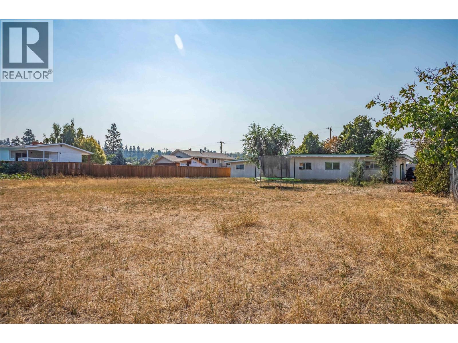  715B Gerstmar Road, Kelowna