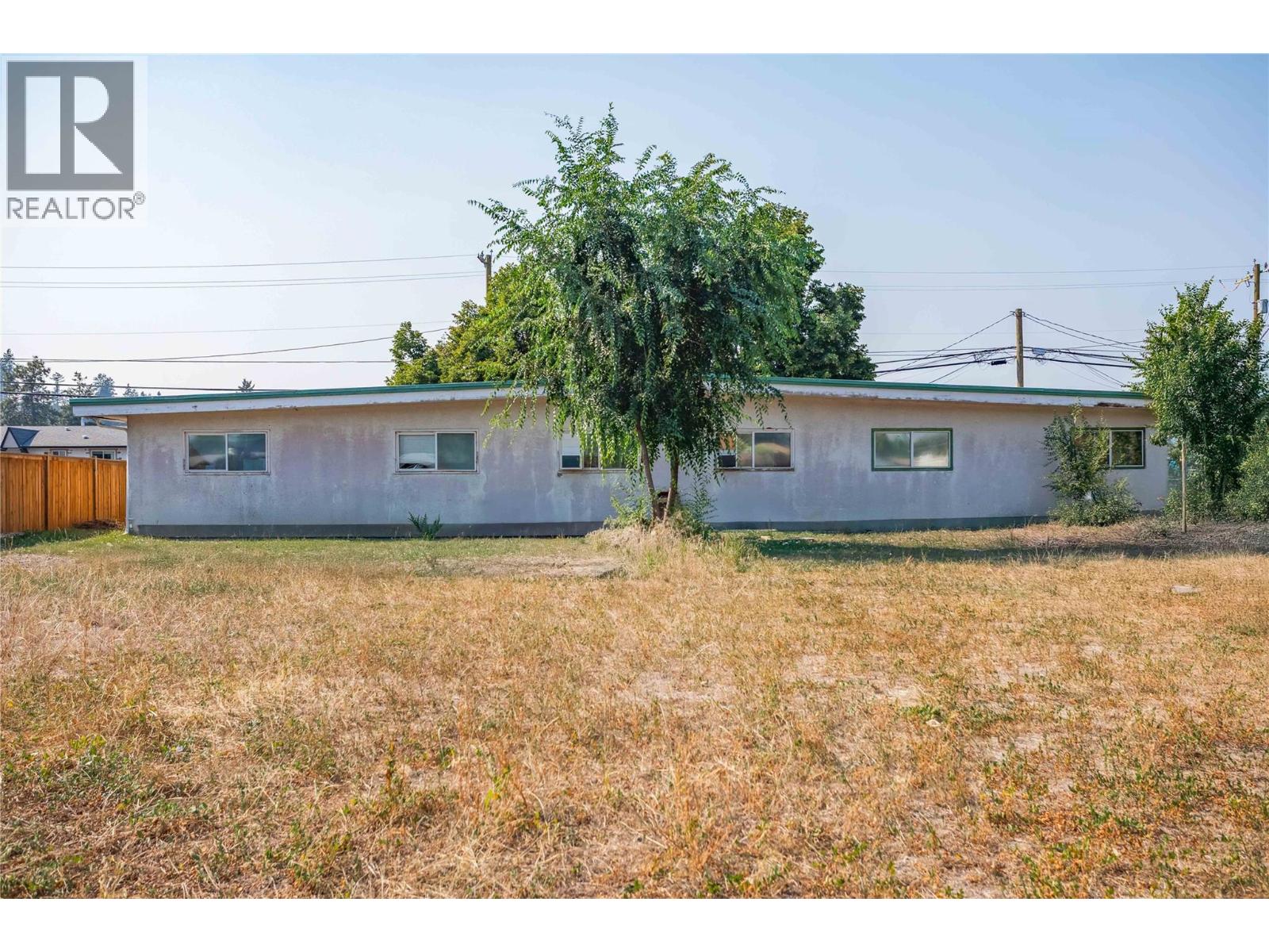  715A Gerstmar Road, Kelowna