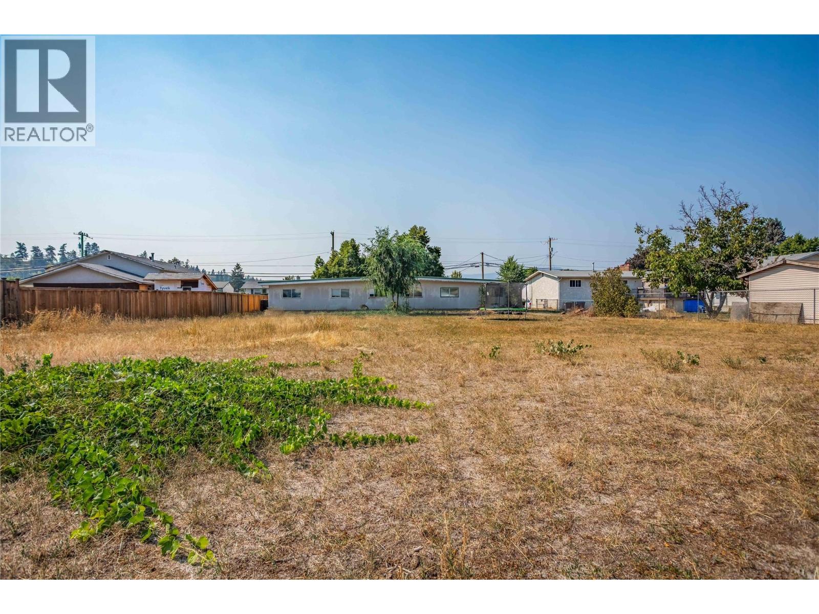  715A Gerstmar Road, Kelowna