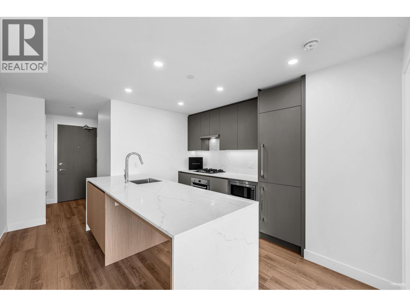 610 5593 NUMBER 3 ROAD, Richmond