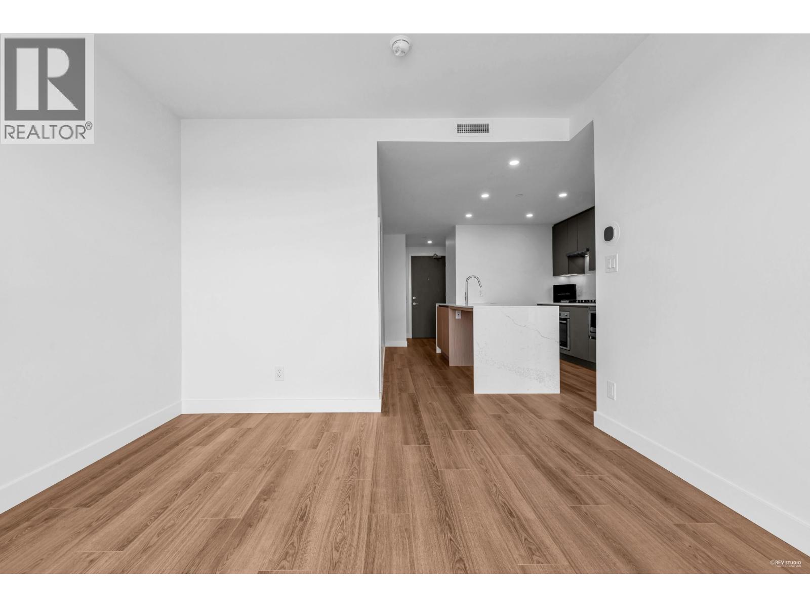 610 5593 NUMBER 3 ROAD, Richmond