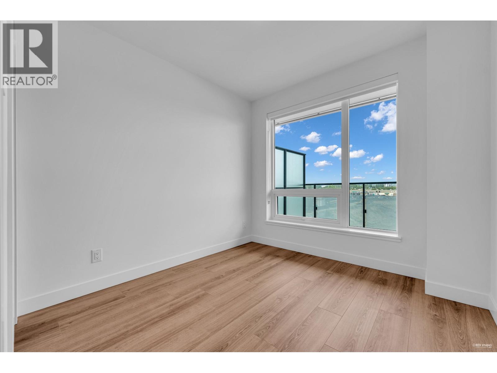 610 5593 NUMBER 3 ROAD, Richmond