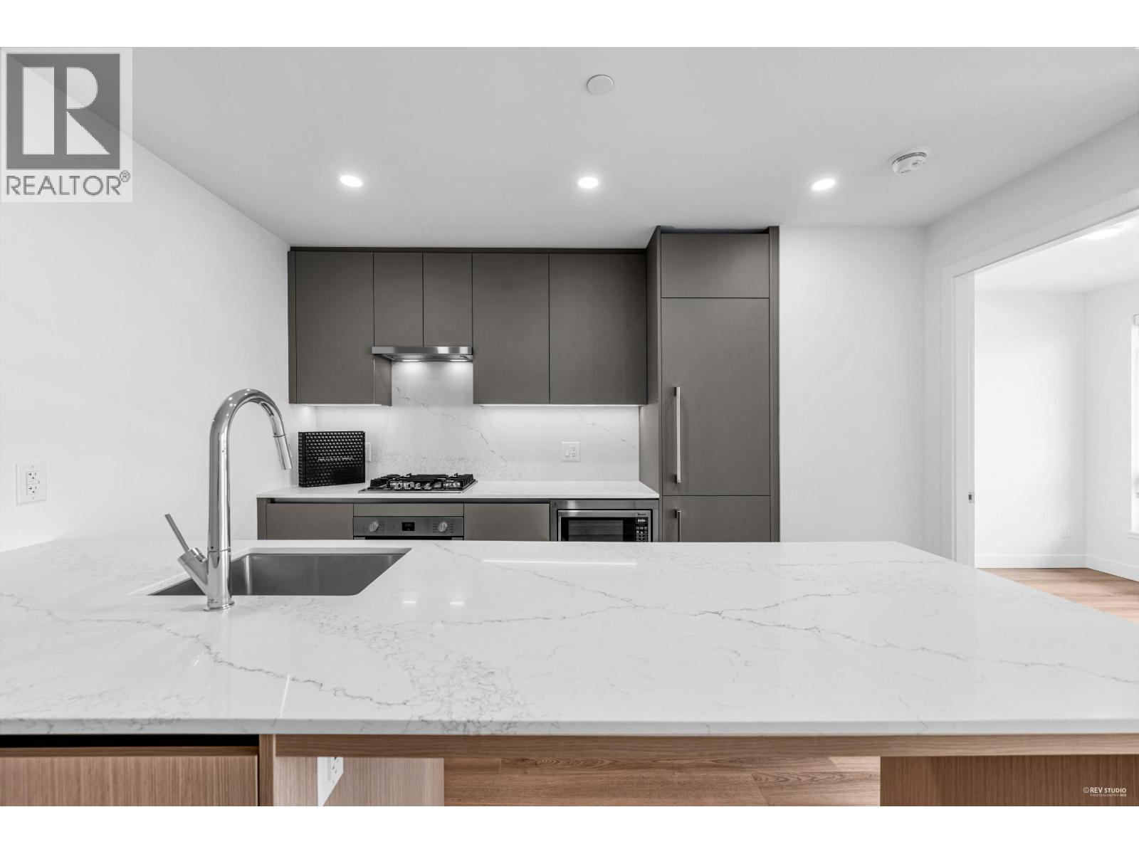 610 5593 NUMBER 3 ROAD, Richmond