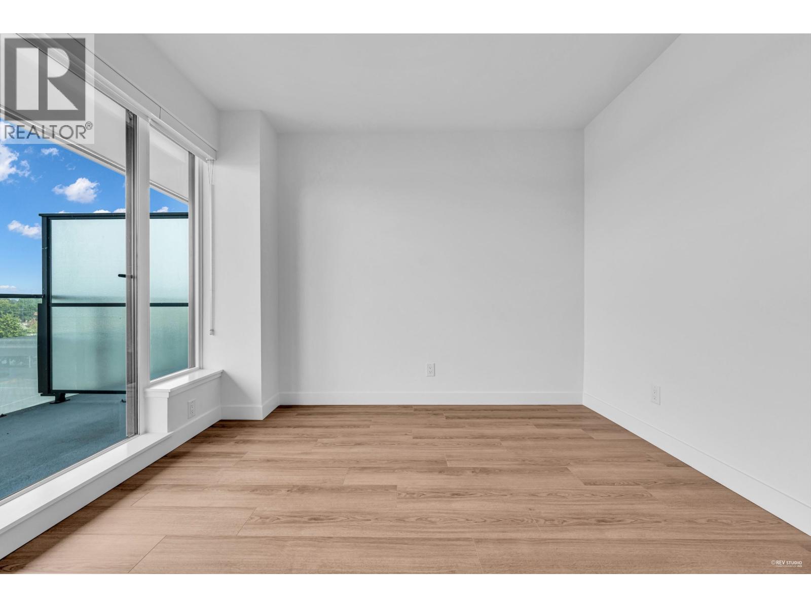 610 5593 NUMBER 3 ROAD, Richmond