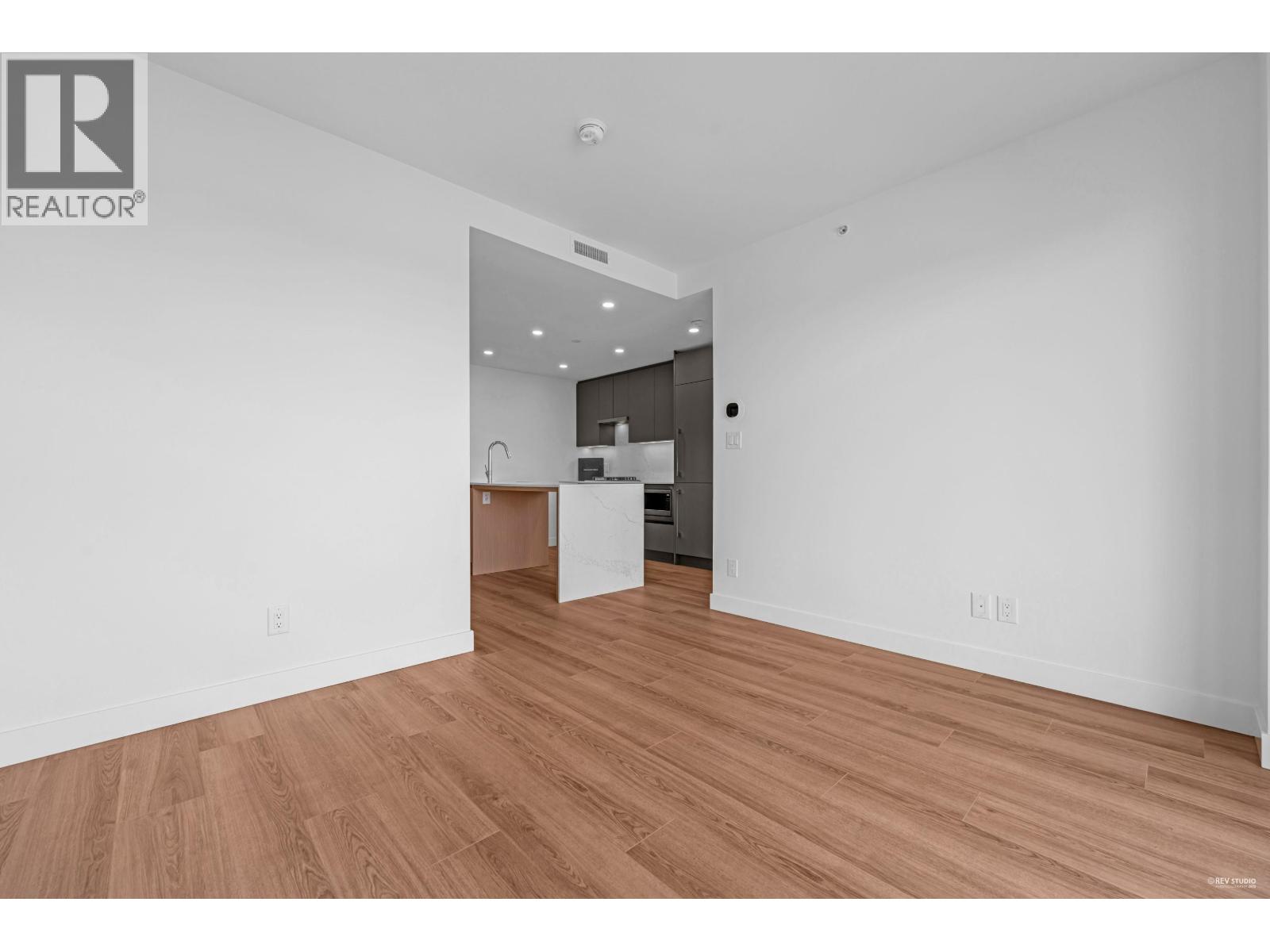 610 5593 NUMBER 3 ROAD, Richmond