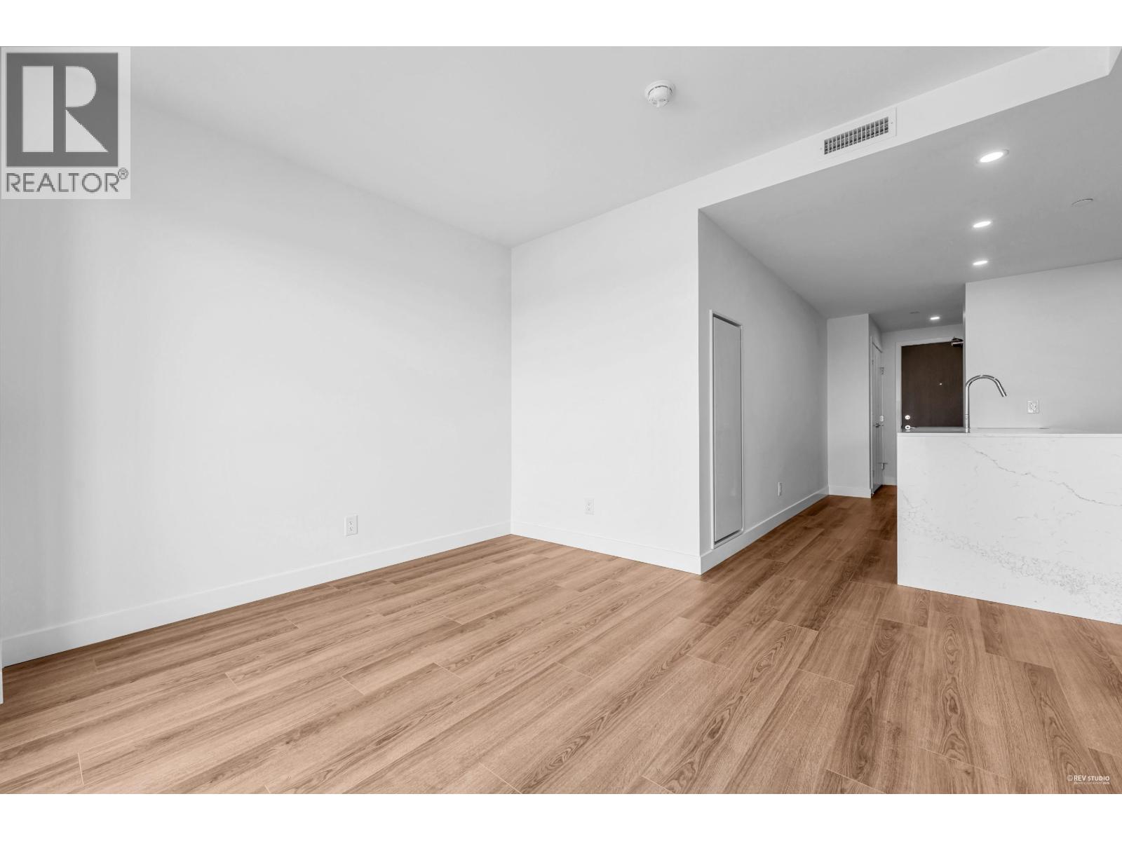 610 5593 NUMBER 3 ROAD, Richmond