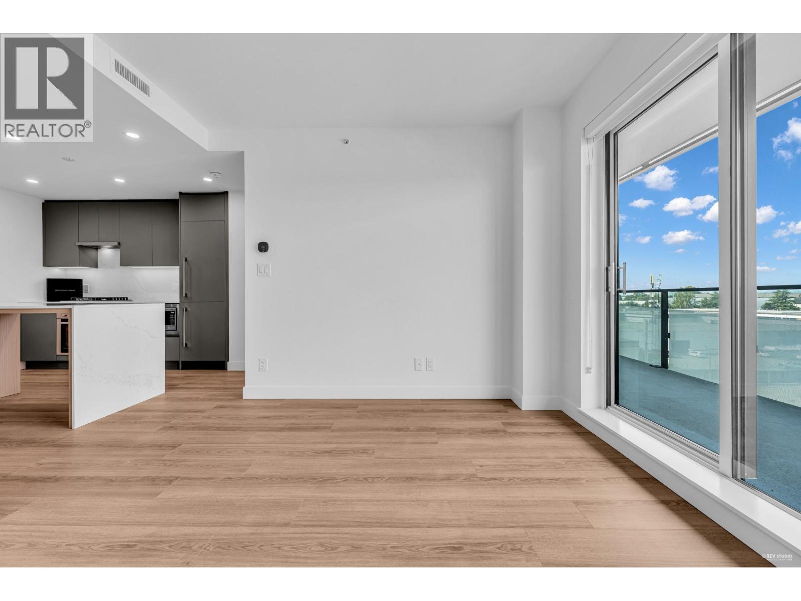 610 5593 NUMBER 3 ROAD, Richmond