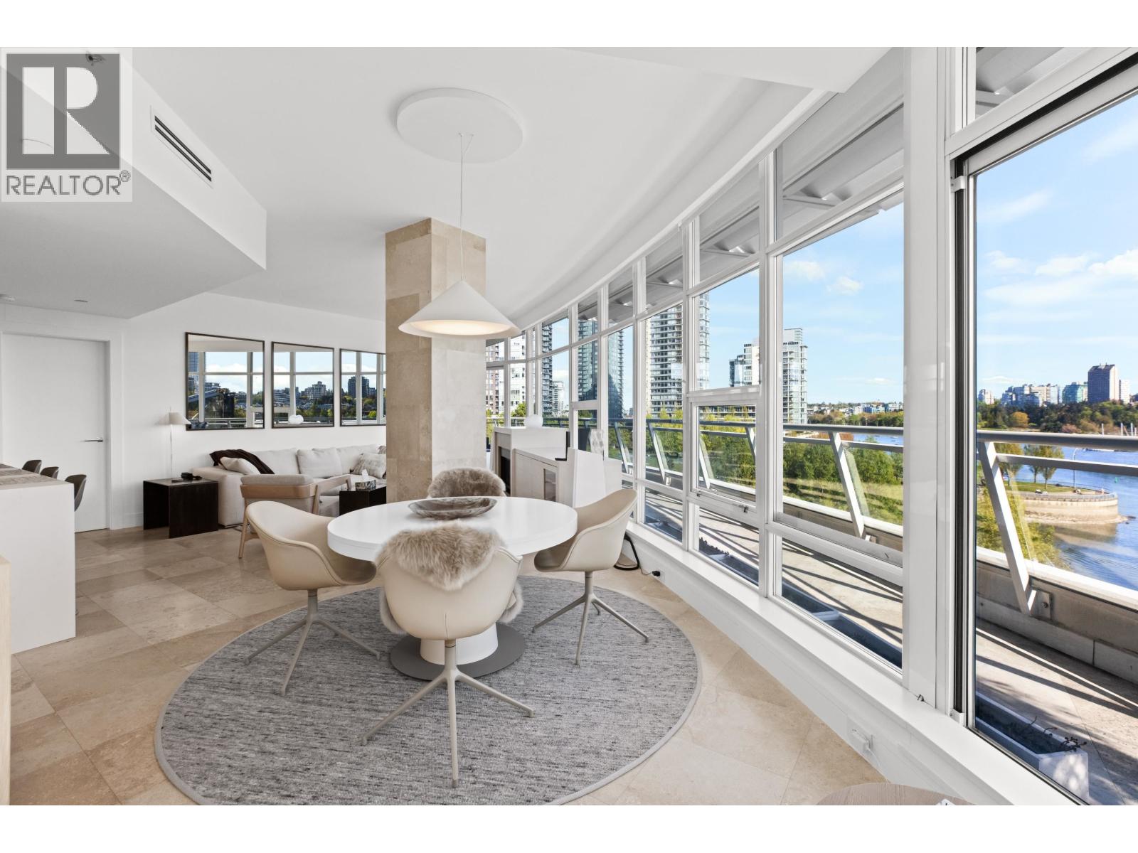701 628 KINGHORNE MEWS, Vancouver