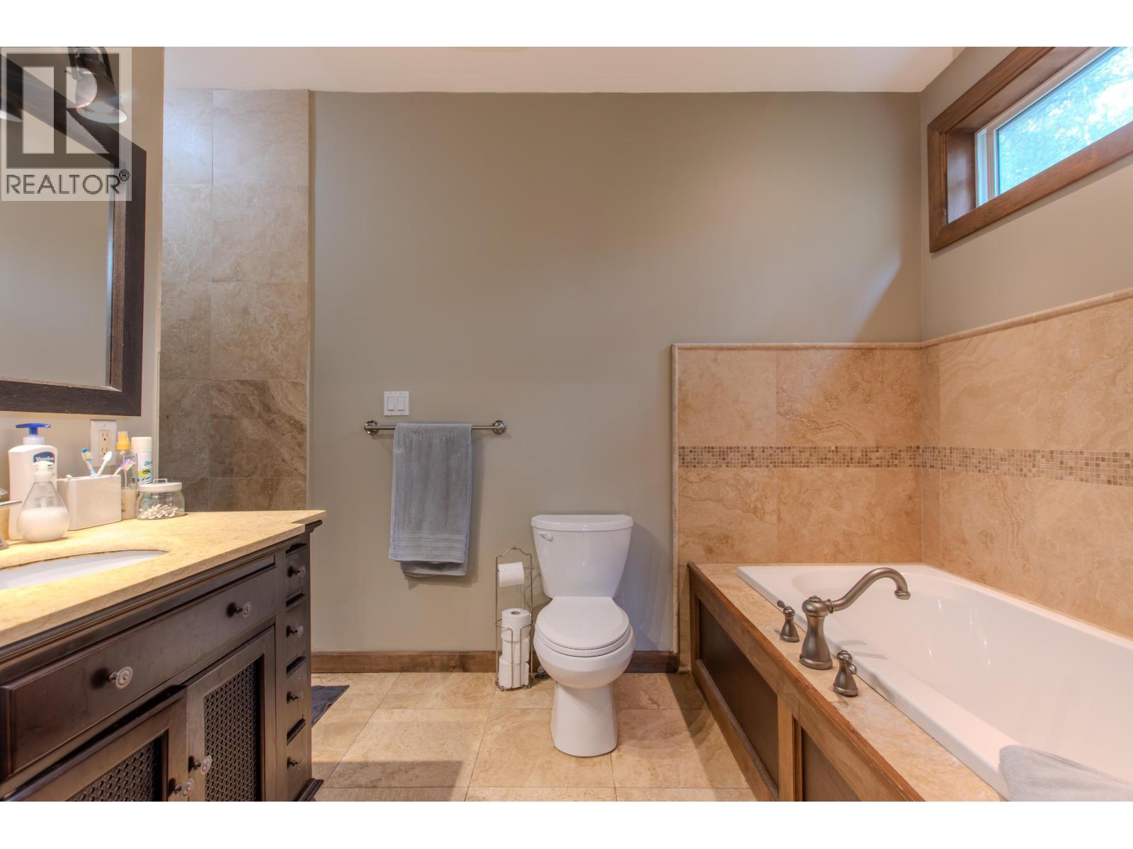 49 40137 GOVERNMENT ROAD, Squamish