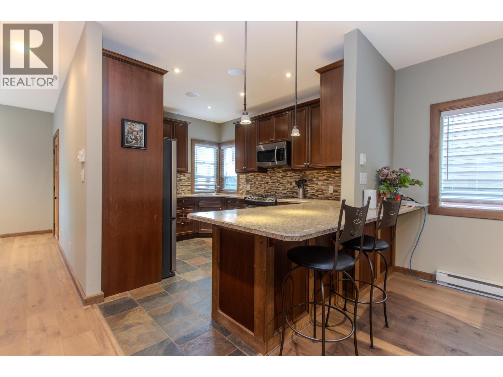 49 40137 GOVERNMENT ROAD, Squamish