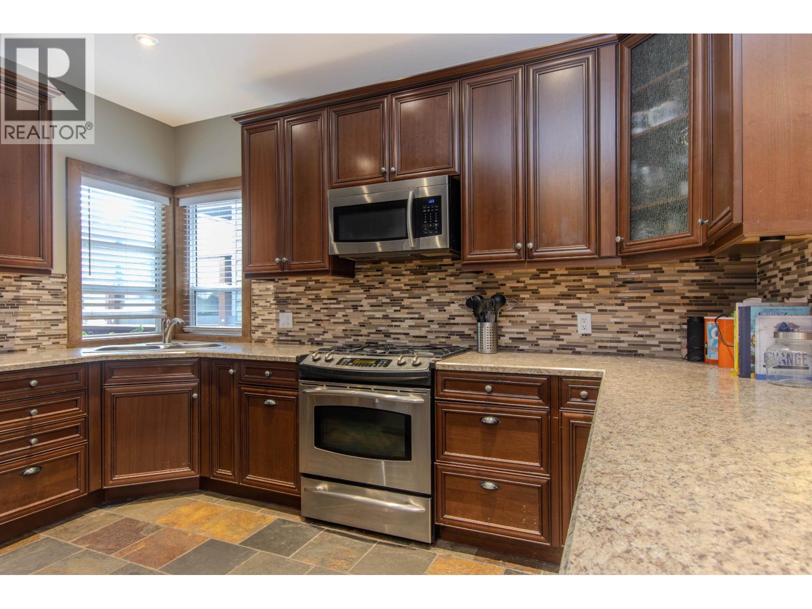 49 40137 GOVERNMENT ROAD, Squamish