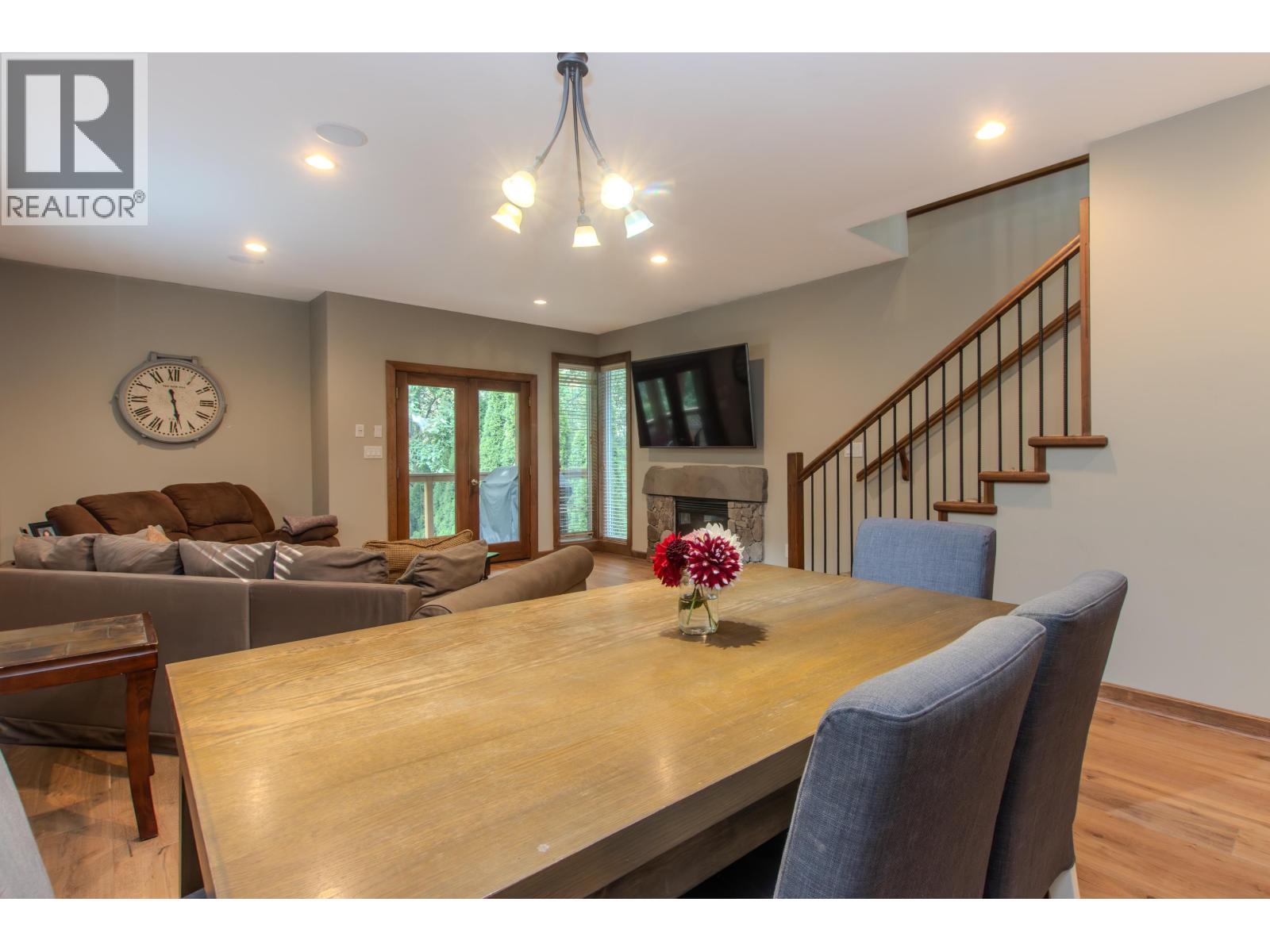 49 40137 GOVERNMENT ROAD, Squamish