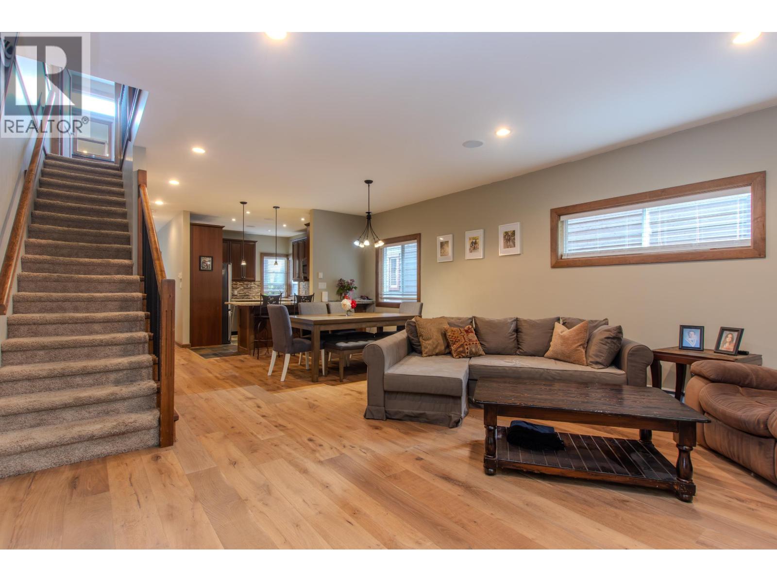 49 40137 GOVERNMENT ROAD, Squamish