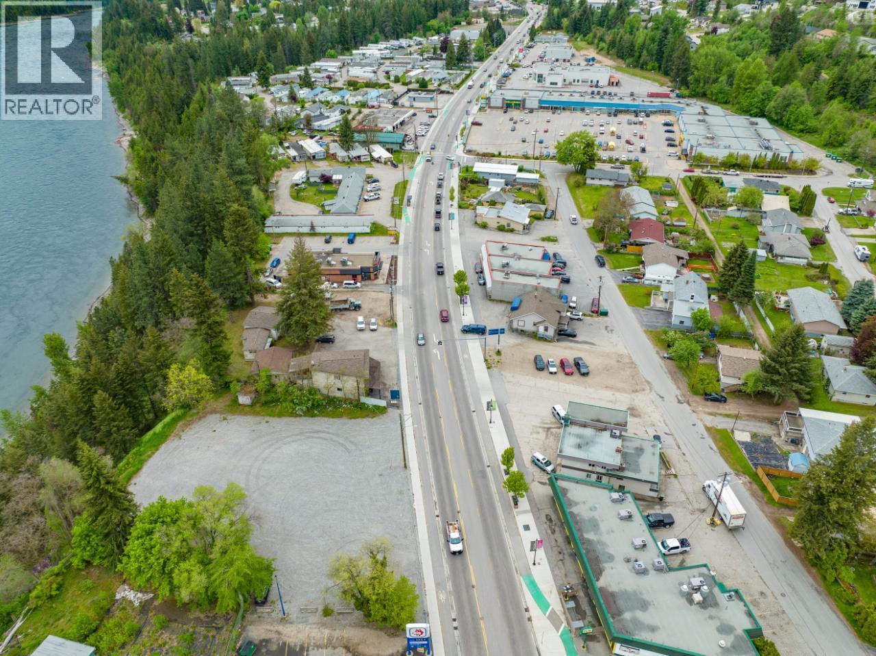  1445 COLUMBIA Avenue, Castlegar