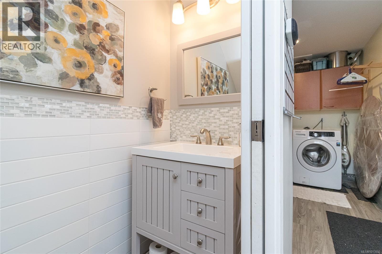  1092 Lucille Drive, Central Saanich