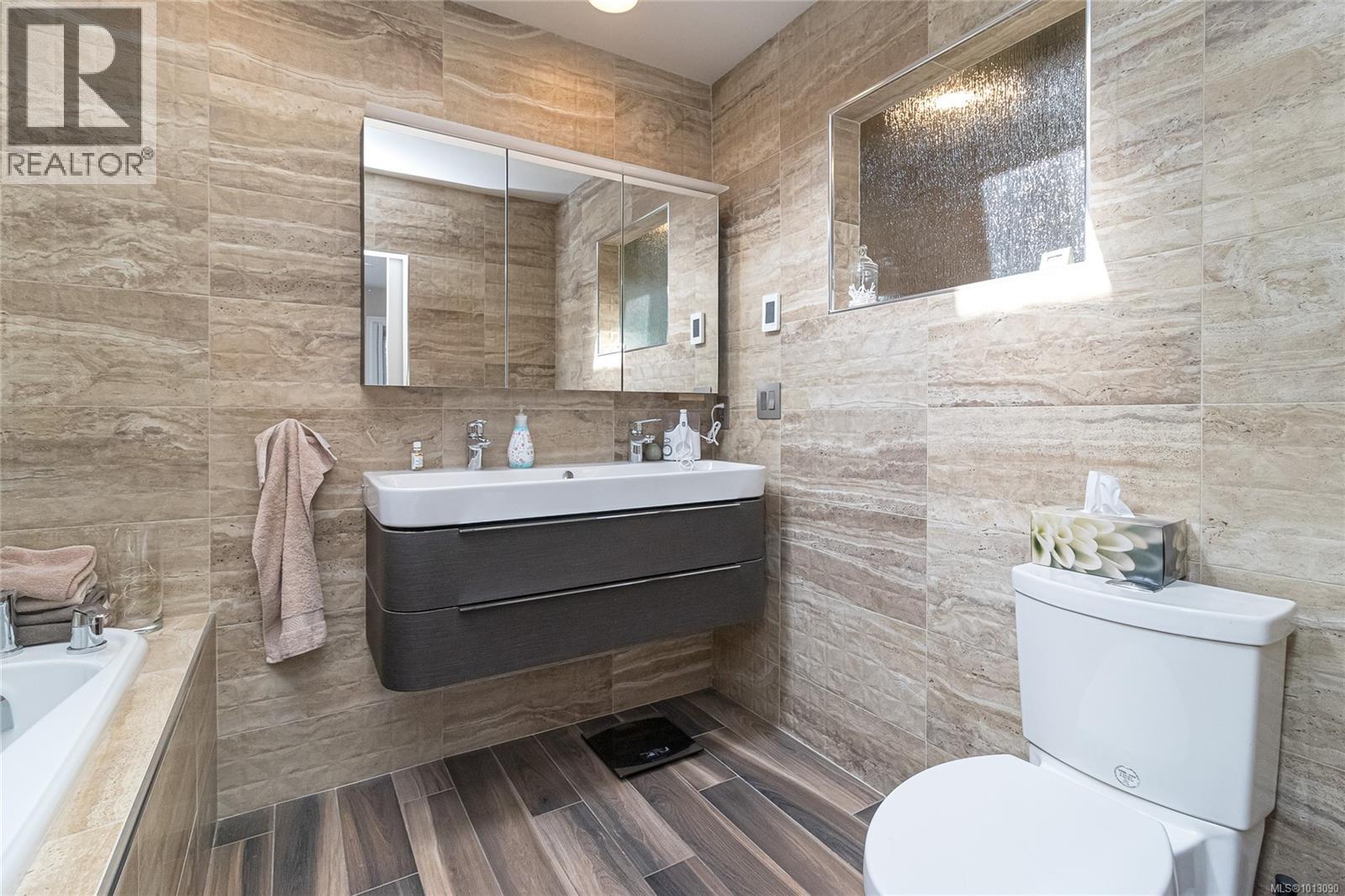  1092 Lucille Drive, Central Saanich