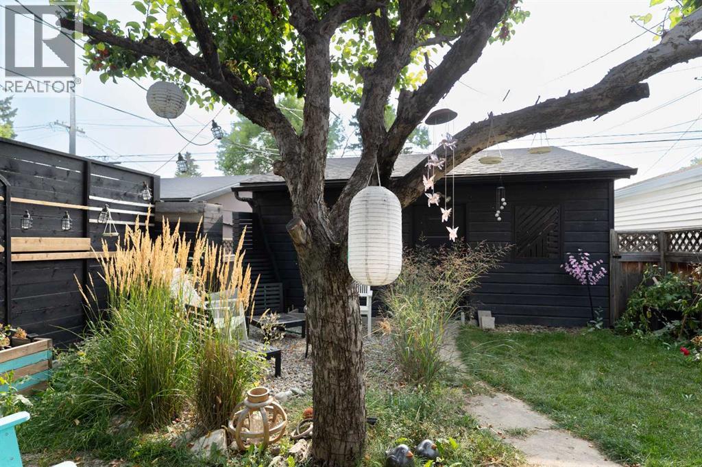 Single Family House 4 Level for Sale in   Avenue NW Montgomery Calgary 