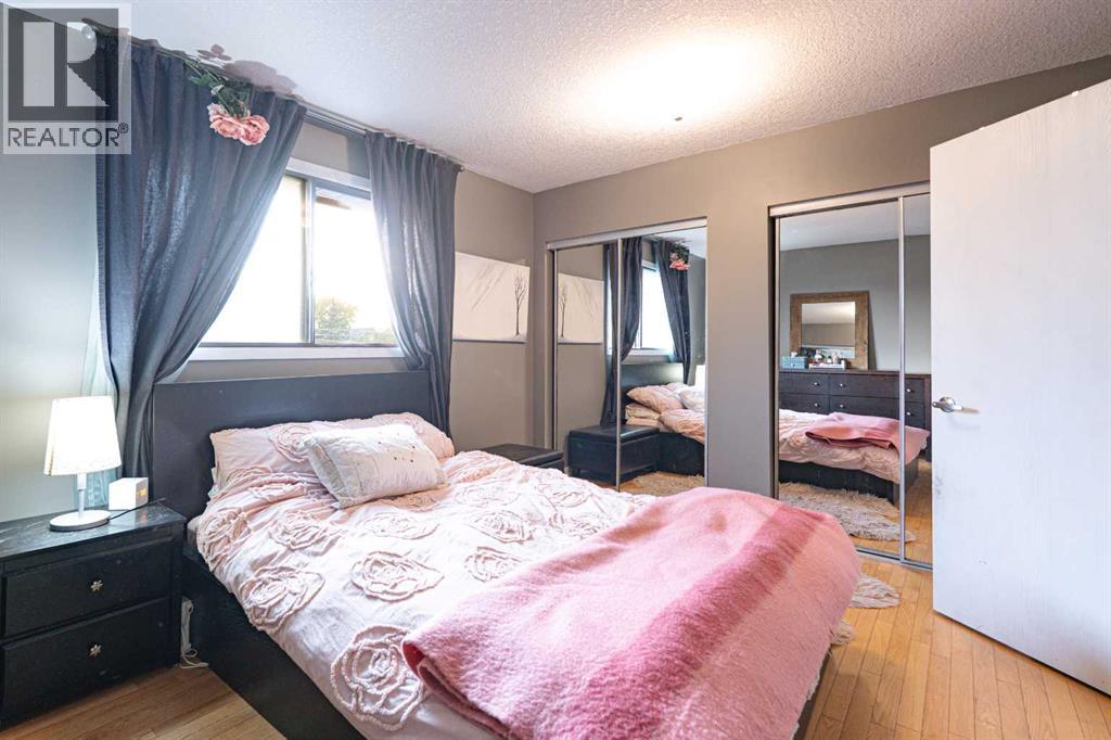 Single Family House 4 Level for Sale in   Avenue NW Montgomery Calgary 