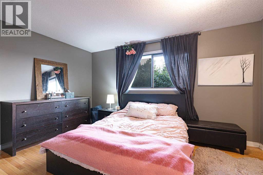 Single Family House 4 Level for Sale in   Avenue NW Montgomery Calgary 