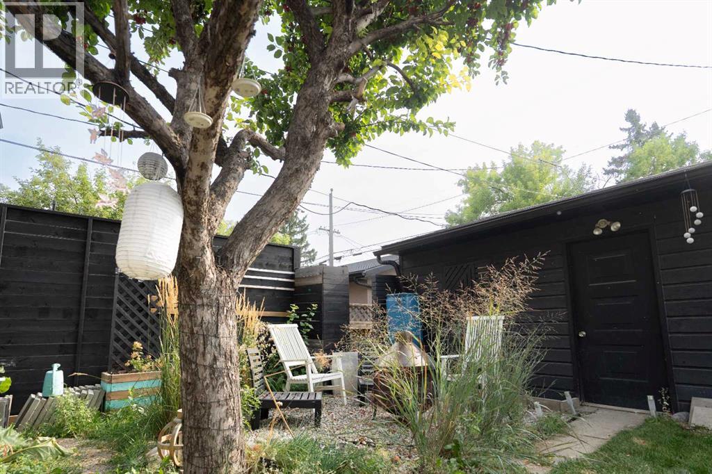 Single Family House 4 Level for Sale in   Avenue NW Montgomery Calgary 