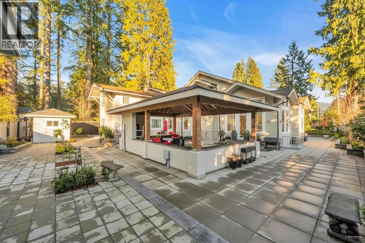 4511 CAPILANO ROAD, North Vancouver