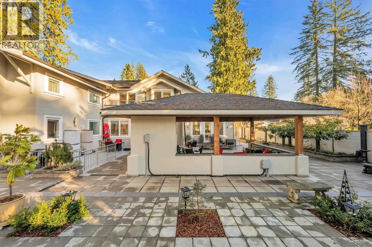 4511 CAPILANO ROAD, North Vancouver