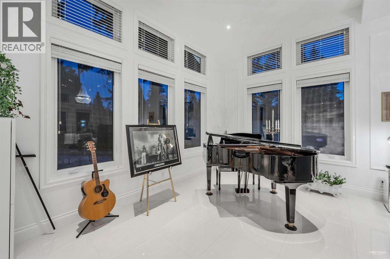 4511 CAPILANO ROAD, North Vancouver