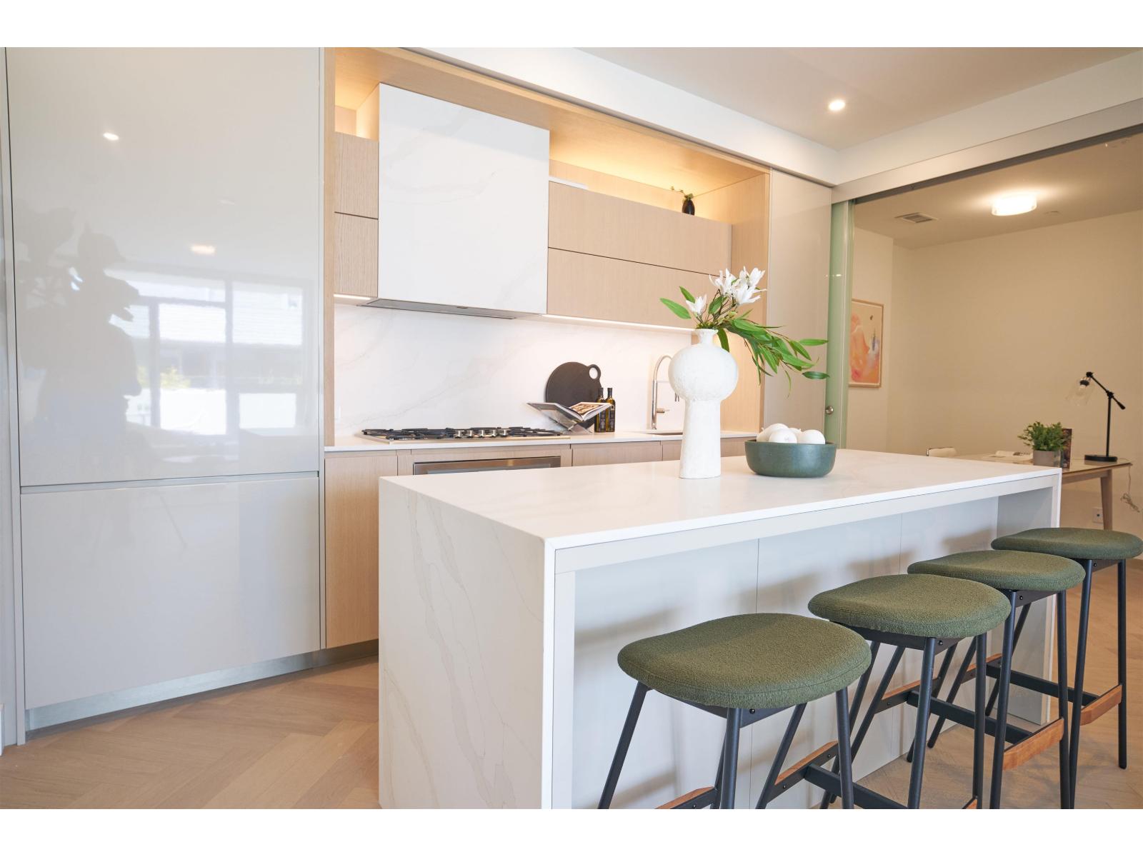 208 1342 JOHNSTON ROAD, White Rock