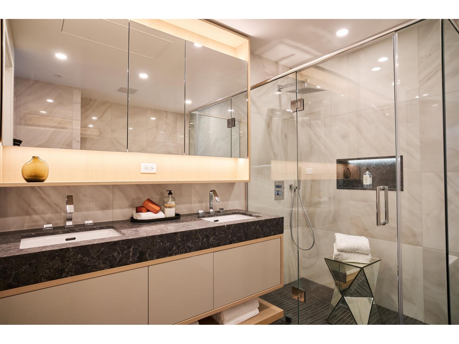 208 1342 JOHNSTON ROAD, White Rock